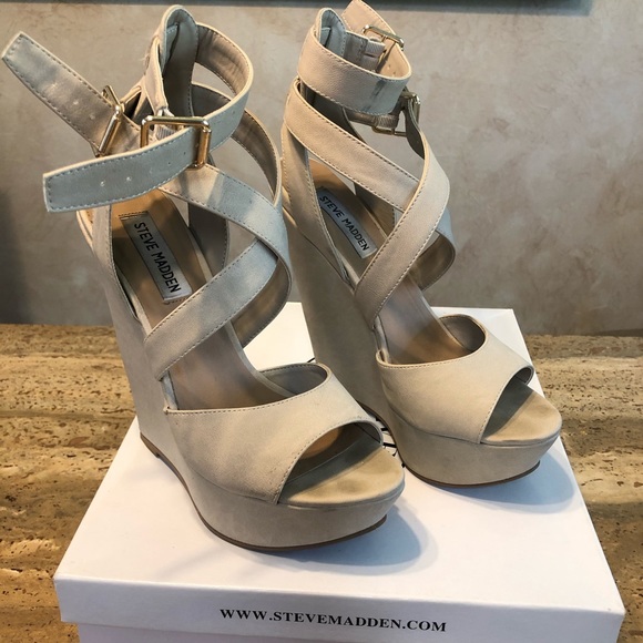 Steve Madden Shoes - Steve Madden Beige/Tan Suede Wedges! Size 7